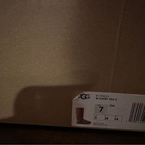 Size 7 womens uggs only worn once